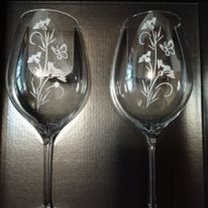 Sada sklenic na víno s pískováným květinovým vzorem zdobená krystalky Swarovski