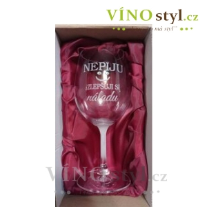 Designová sklenice na víno " Nepiju, zlepšuji si náladu "